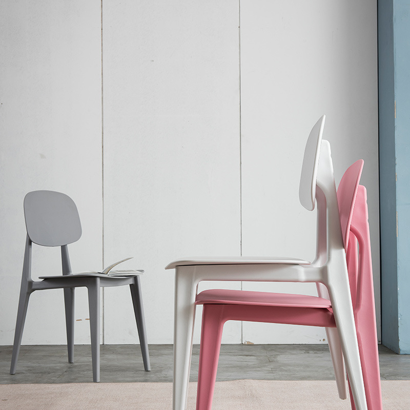 Komfortable farverige plaststole Restaurantmøbler Stabelbar plastcaféstol